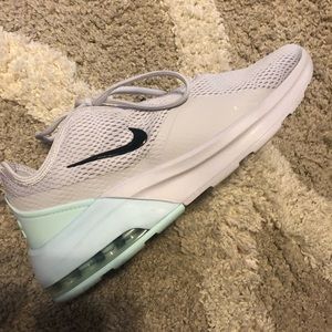 Nike Air Max Motion 2